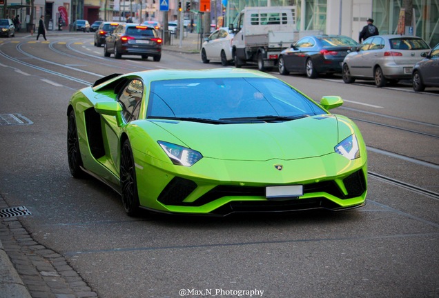 Lamborghini Aventador S LP740-4