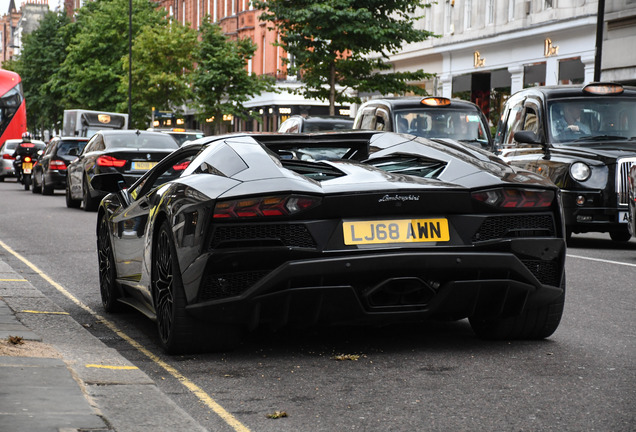 Lamborghini Aventador S LP740-4 Roadster