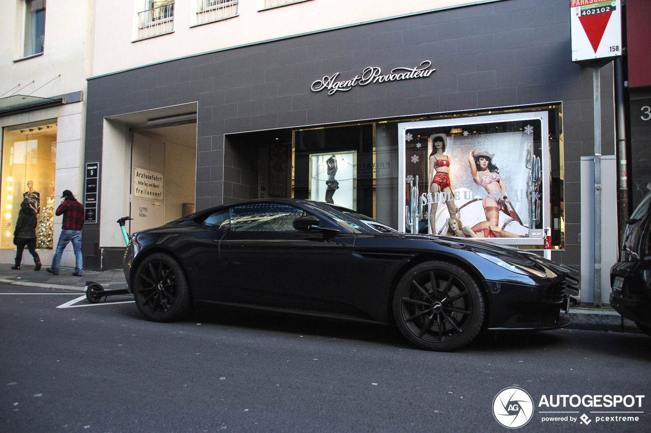 Aston Martin DB11 AMR