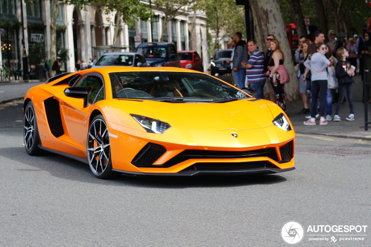 Lamborghini Aventador S LP740-4