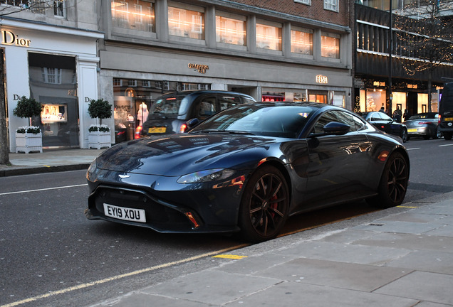 Aston Martin V8 Vantage 2018