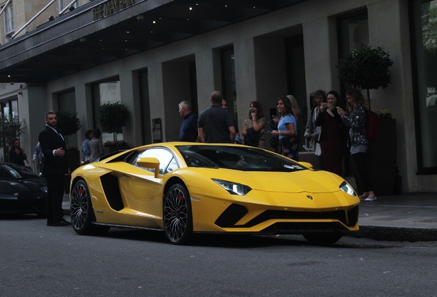 Lamborghini Aventador S LP740-4