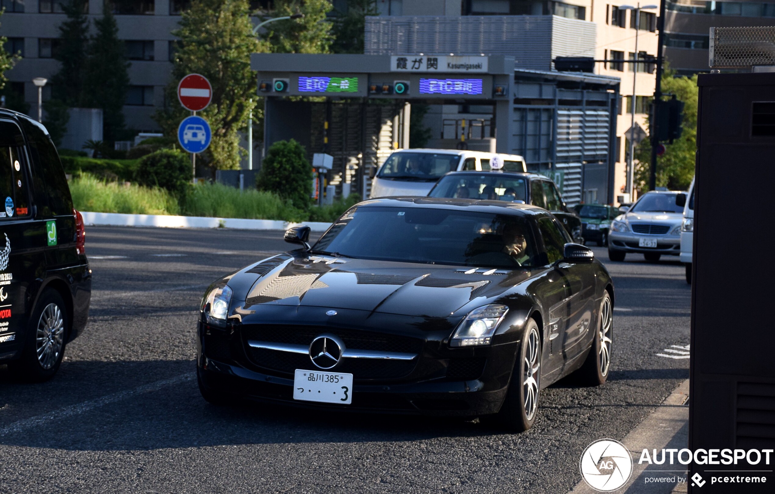 Mercedes-Benz SLS AMG