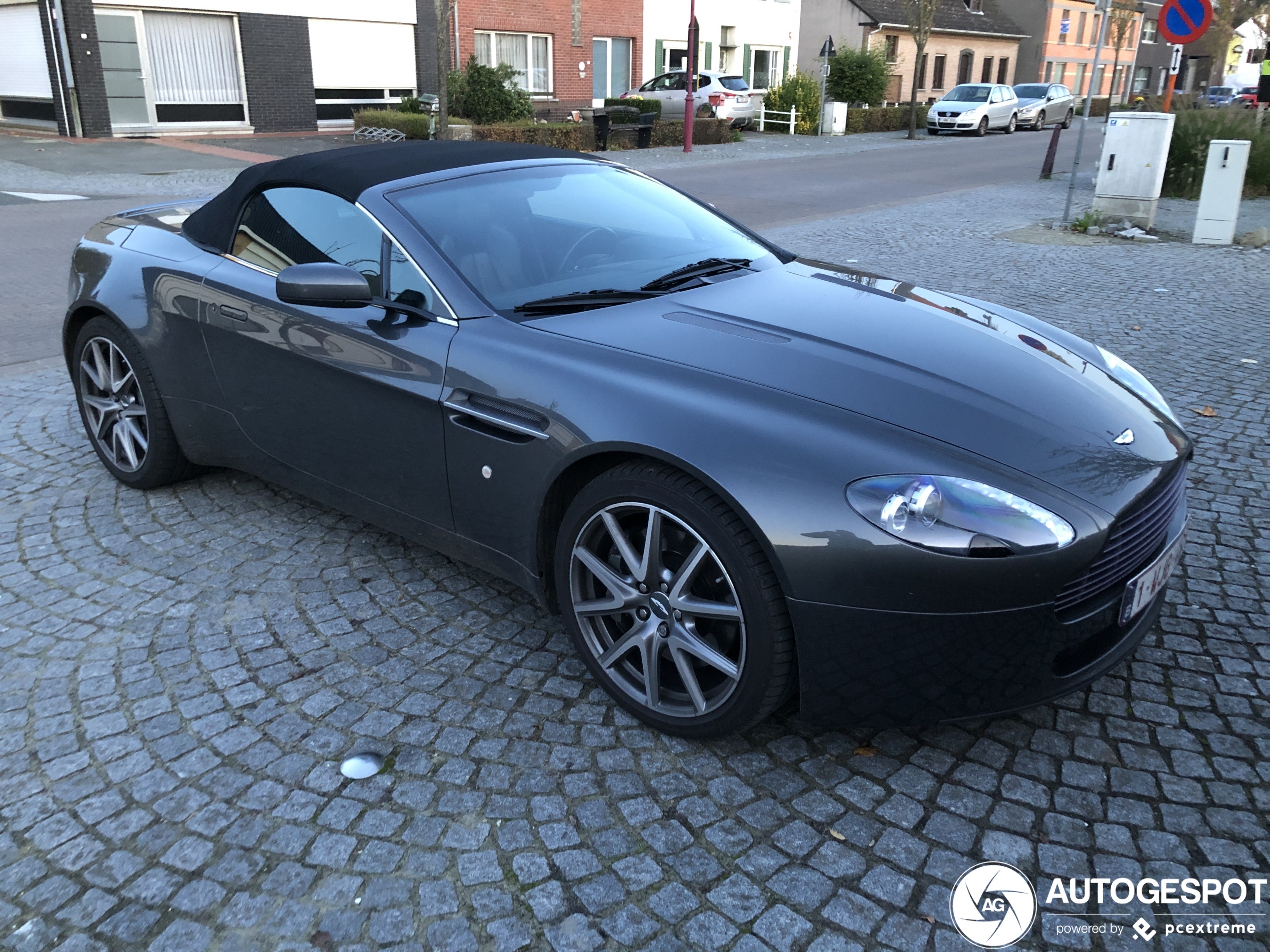 Aston Martin V8 Vantage Roadster