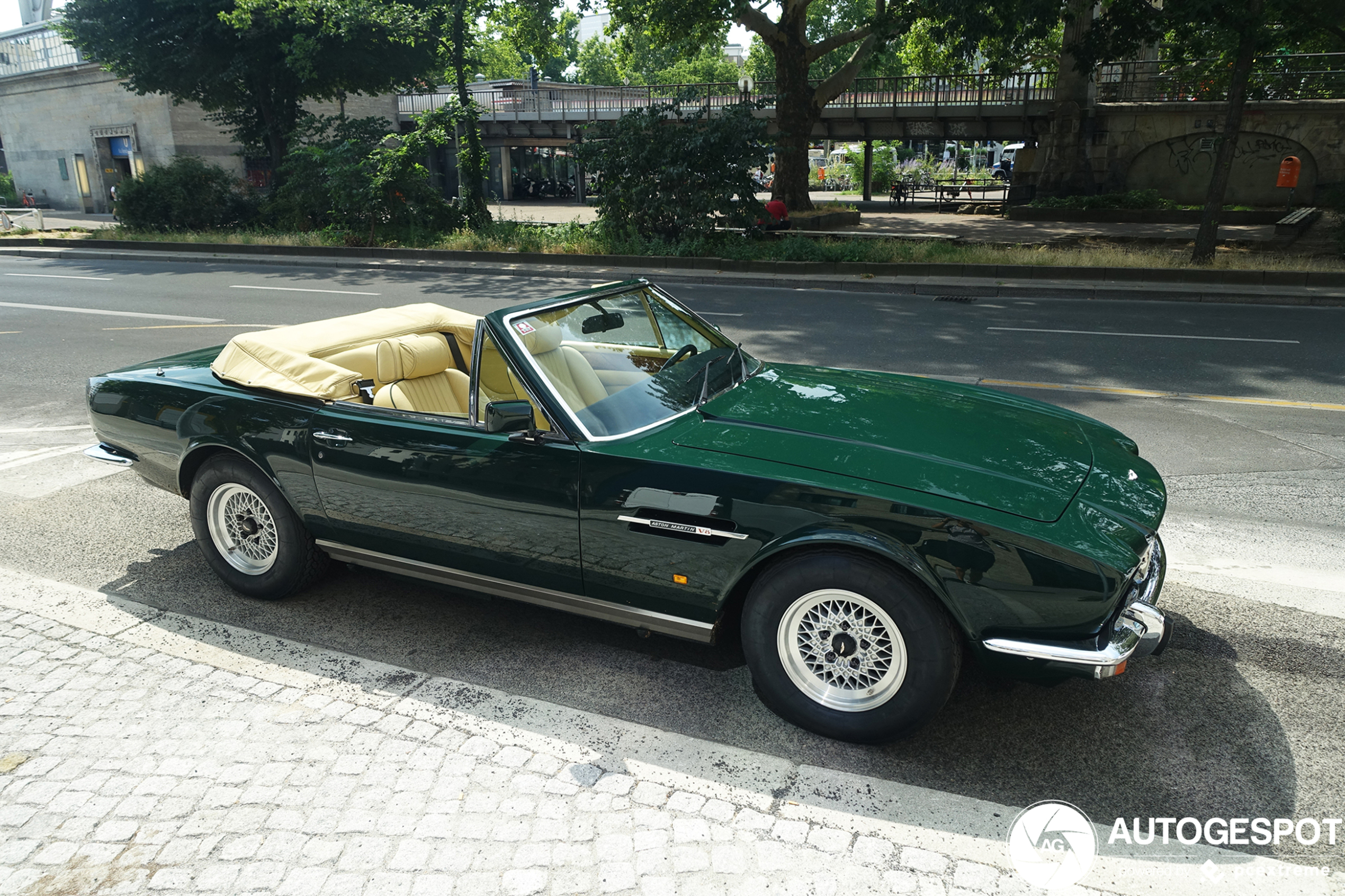 Aston Martin V8 Volante 1978-1990