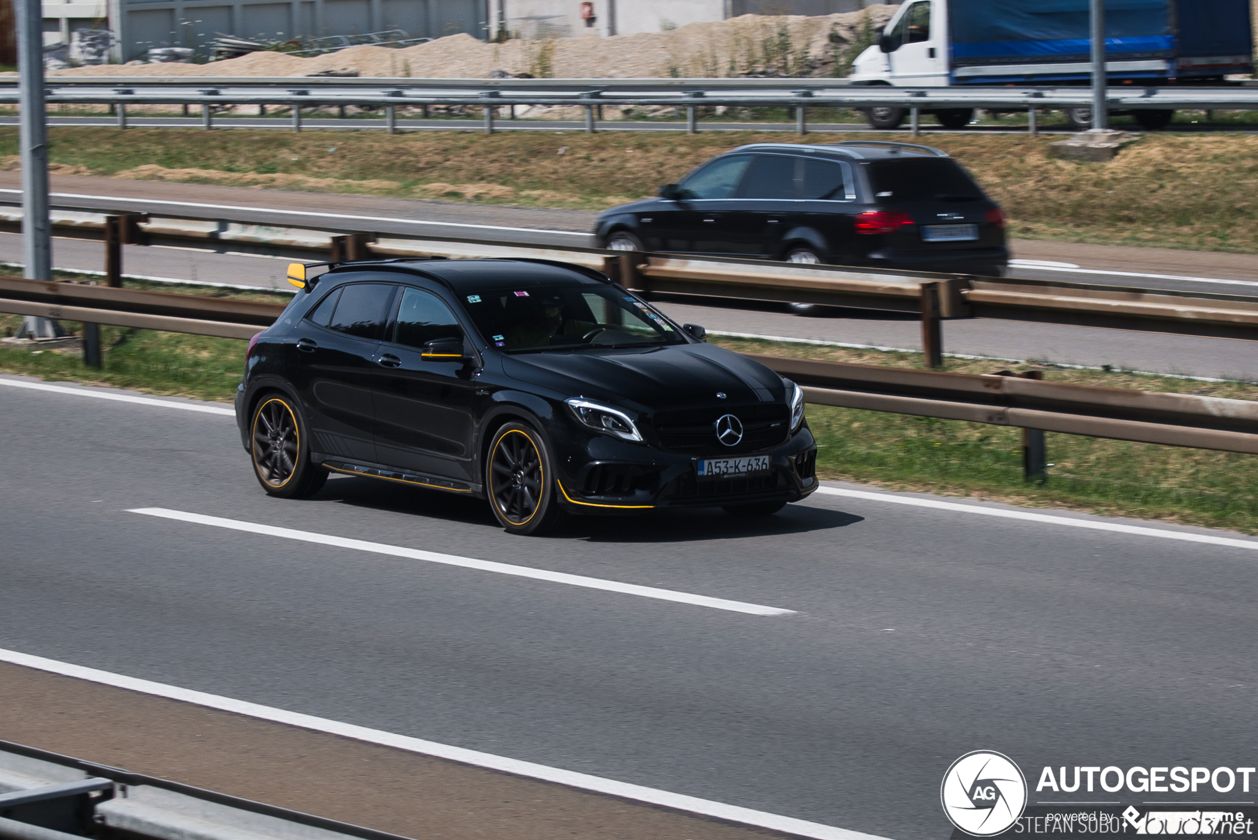 Mercedes-AMG GLA 45 X156 Yellow Night Edition