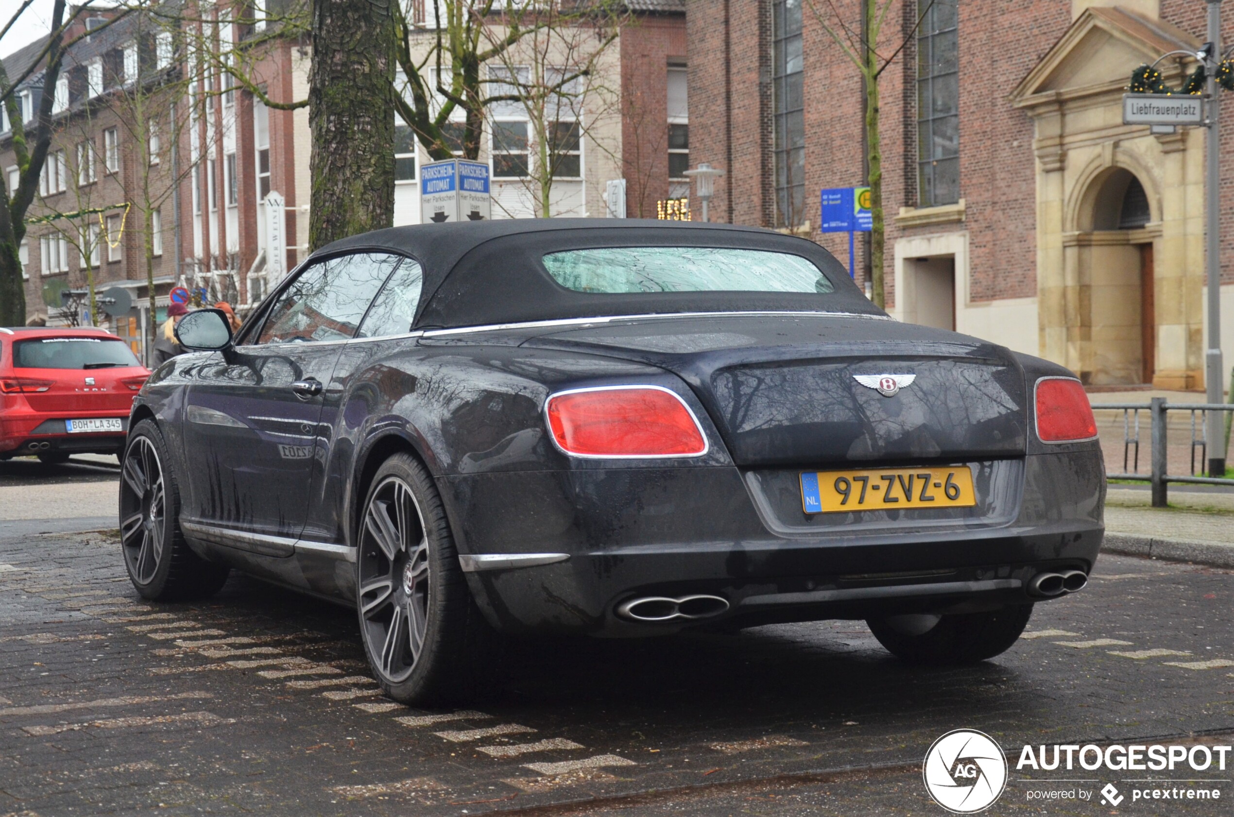 Bentley Continental GTC V8