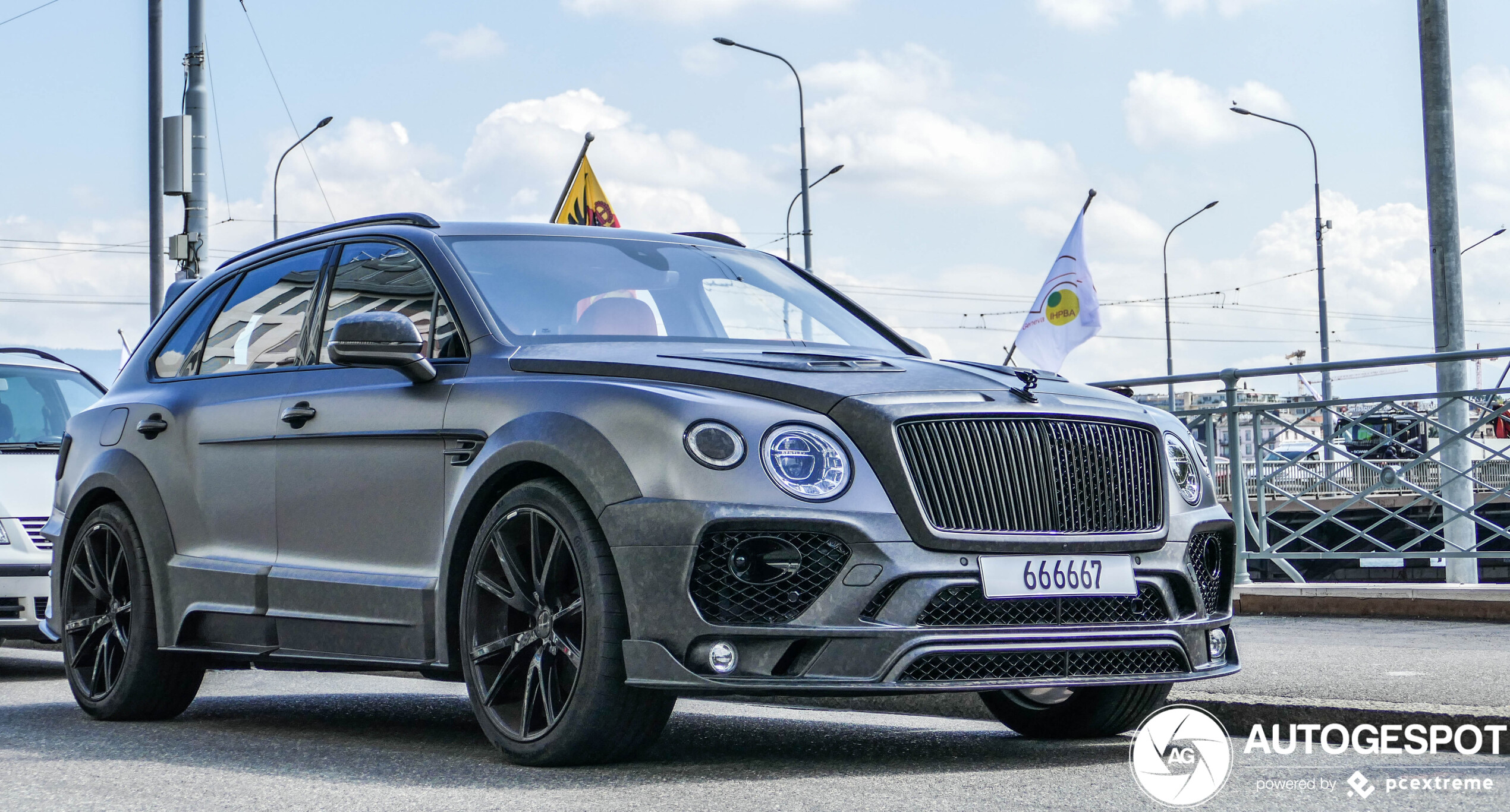 Bentley Bentayga heeft jasje van Mansory aan