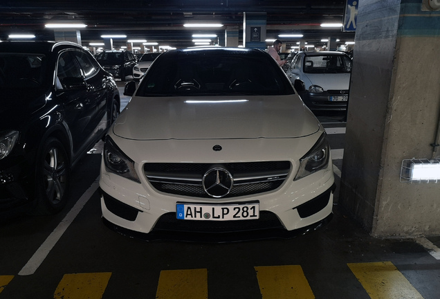 Mercedes-Benz CLA 45 AMG Shooting Brake