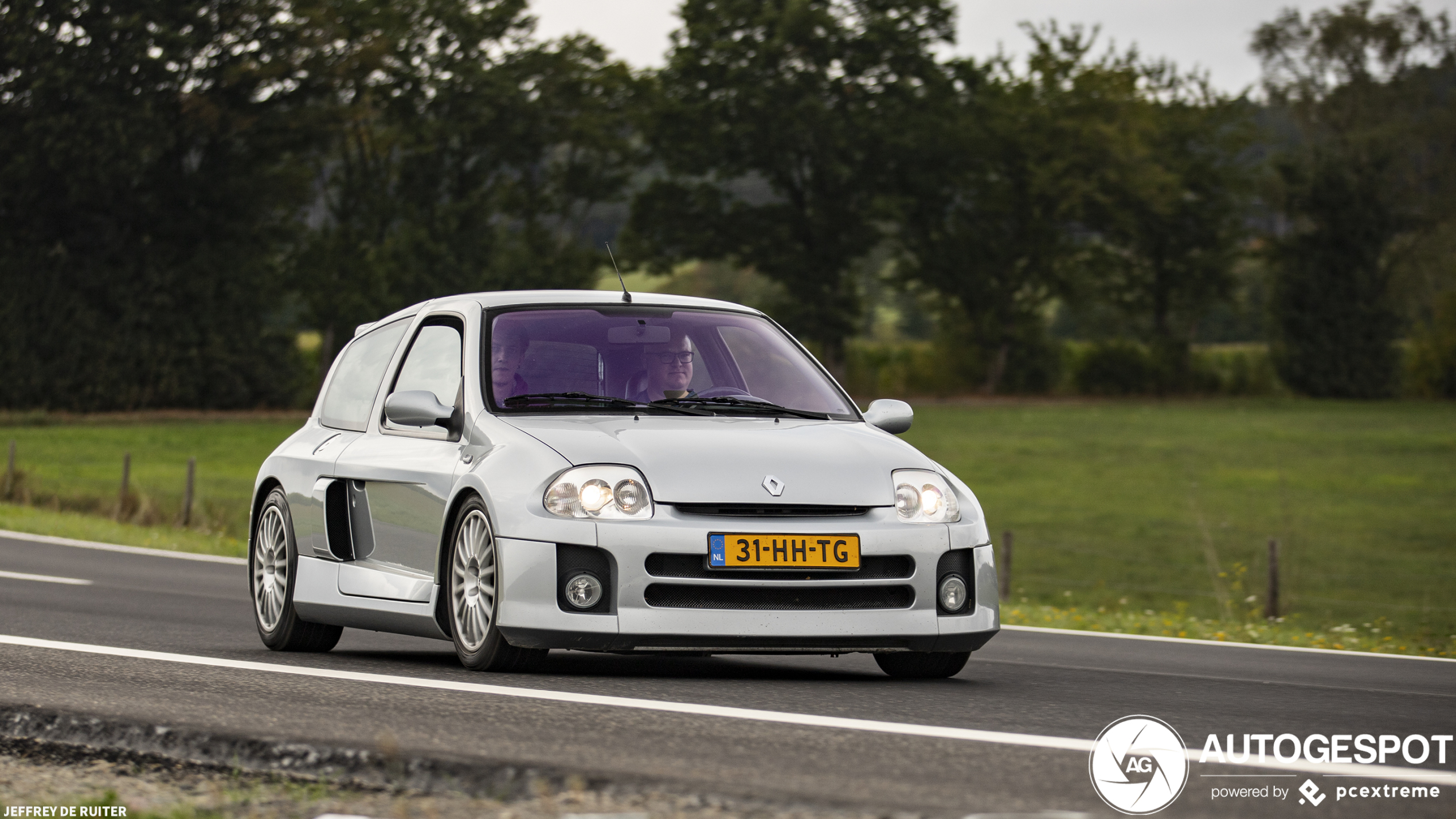 Renault Clio V6