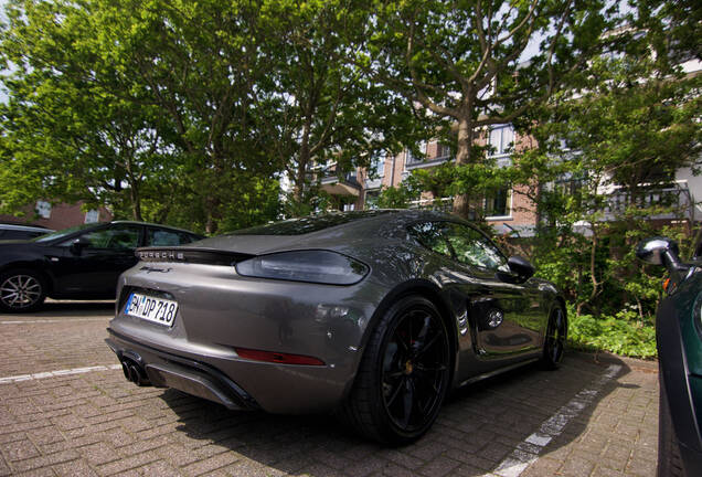 Porsche 718 Cayman S