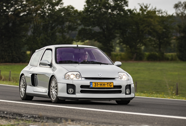 Renault Clio V6