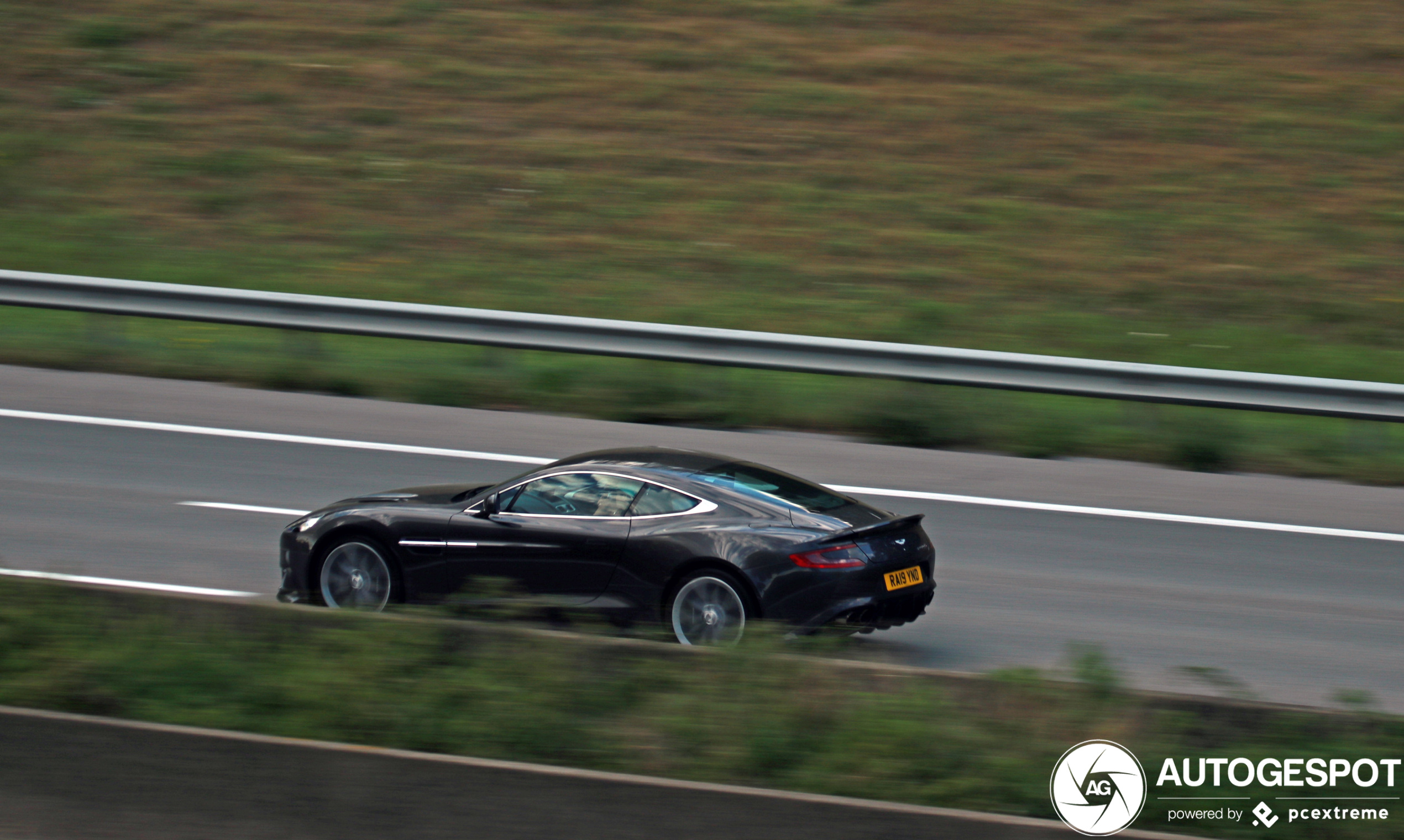 Aston Martin Vanquish S 2017