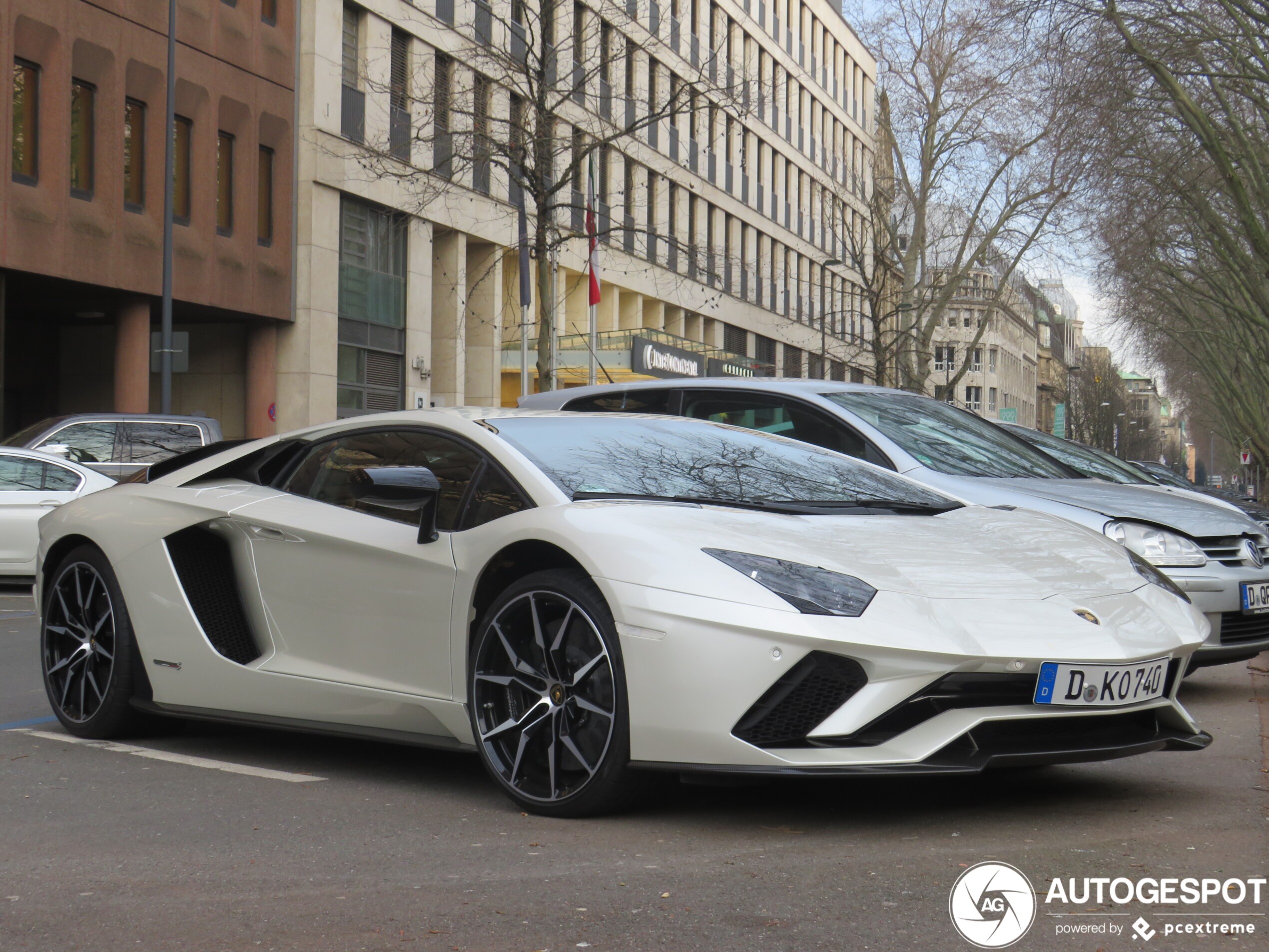 Lamborghini Aventador S LP740-4