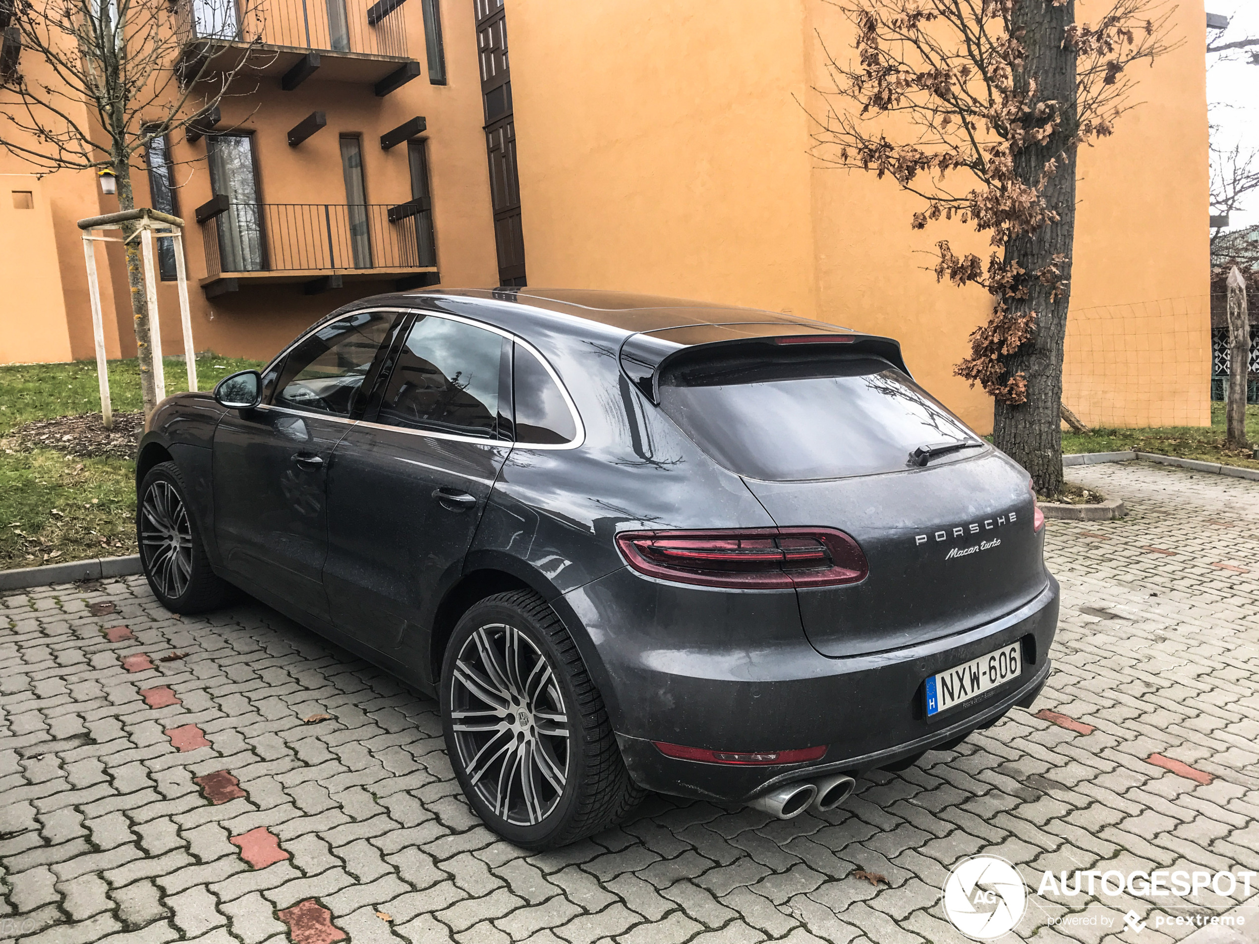 Porsche 95B Macan Turbo