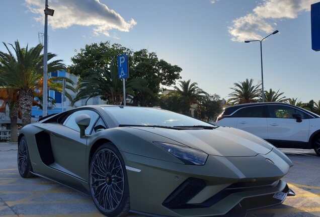 Lamborghini Aventador S LP740-4