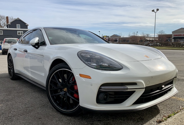 Porsche 971 Panamera Turbo