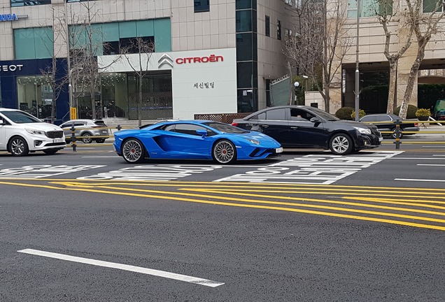 Lamborghini Aventador S LP740-4