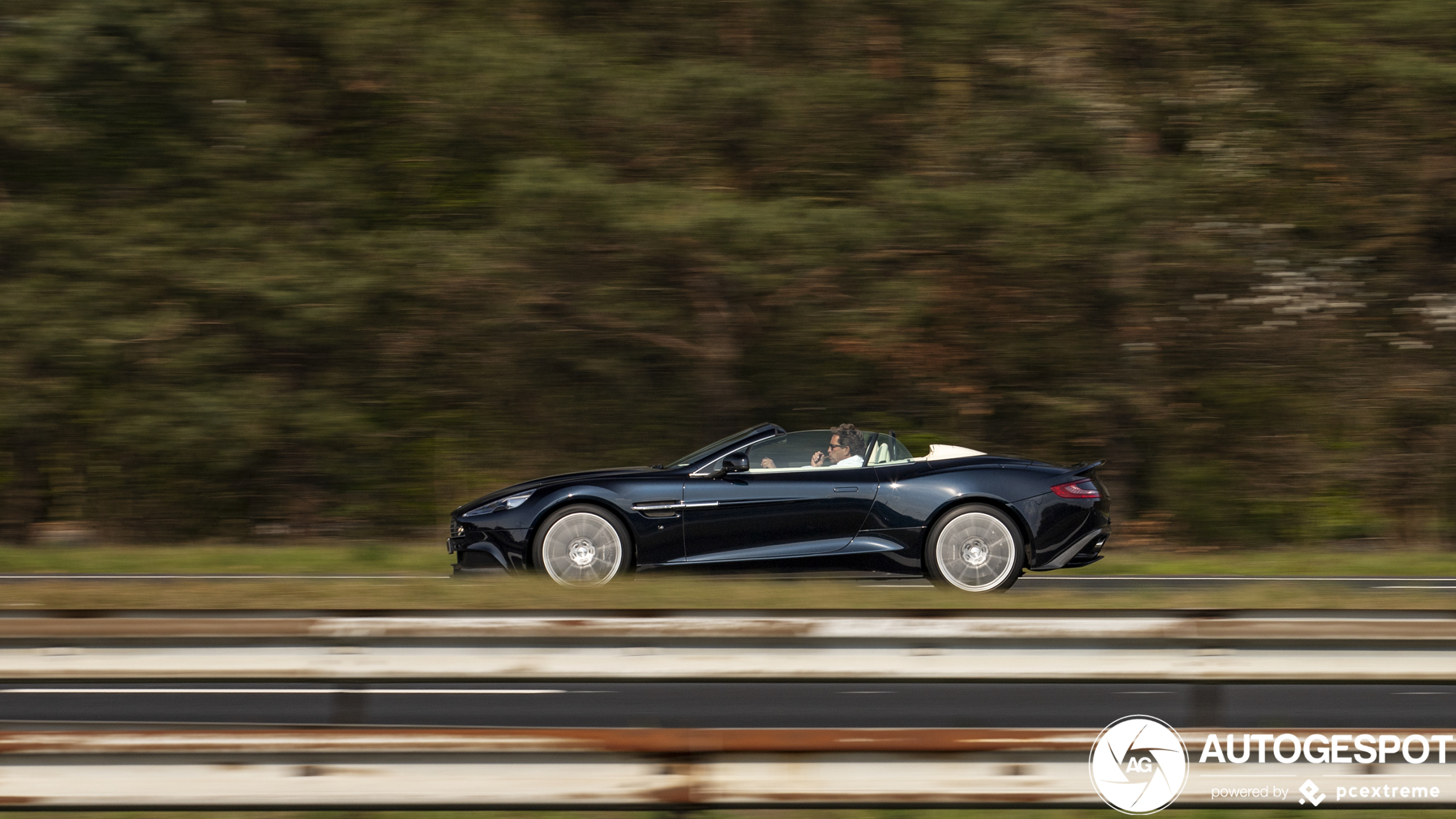 Aston Martin Vanquish Volante