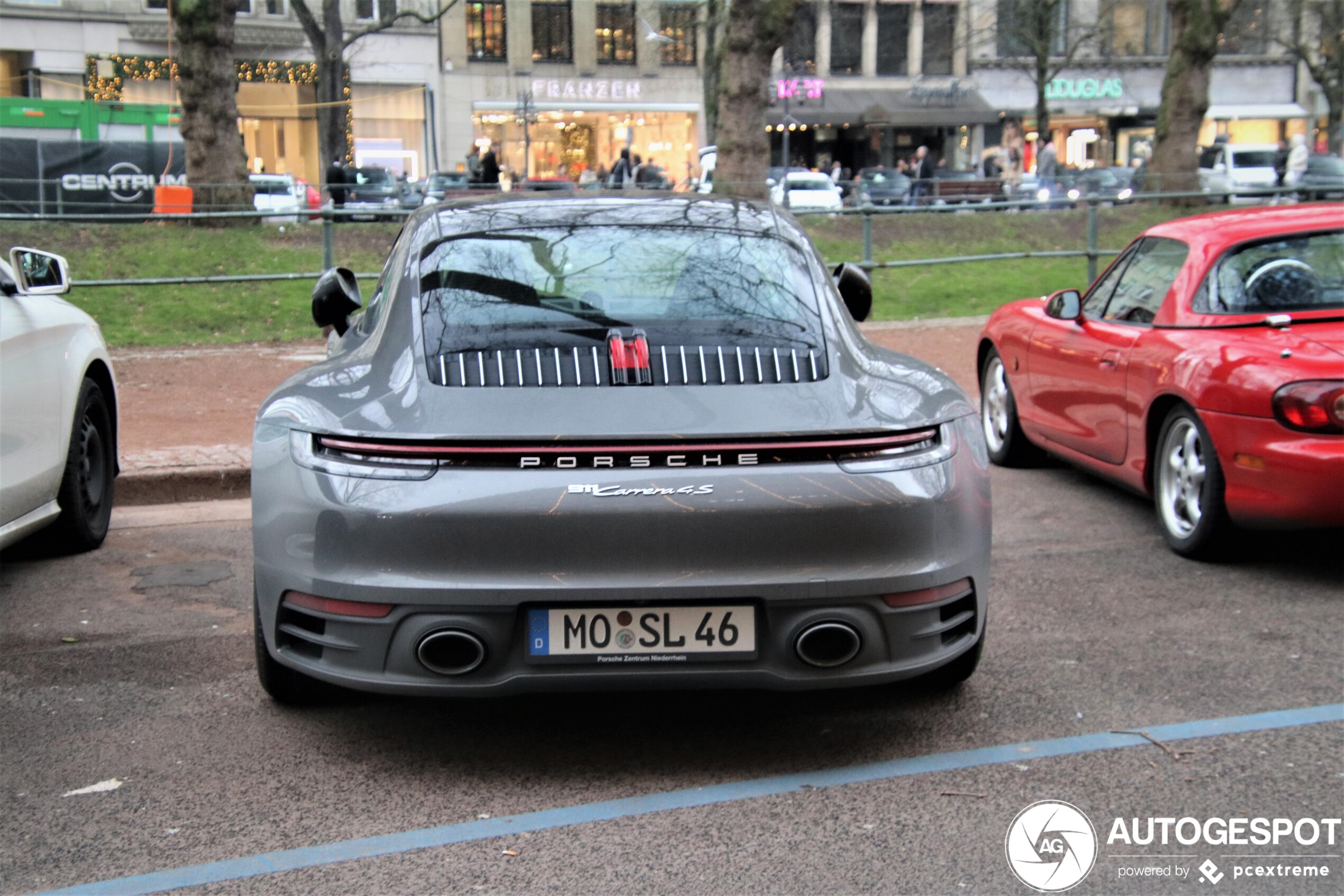 Porsche 992 Carrera 4S