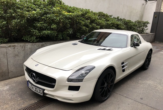 Mercedes-Benz SLS AMG