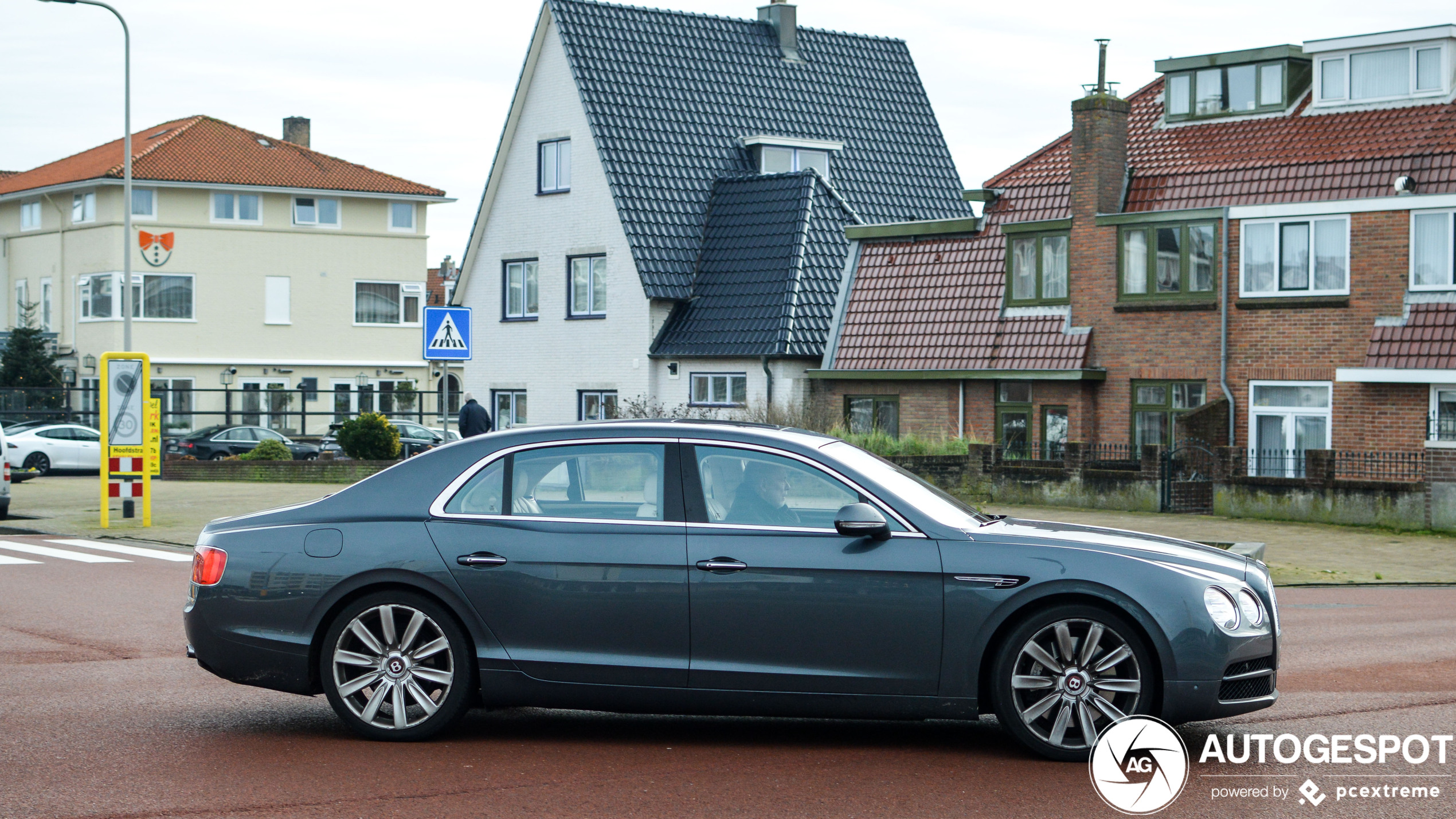 Bentley Flying Spur V8