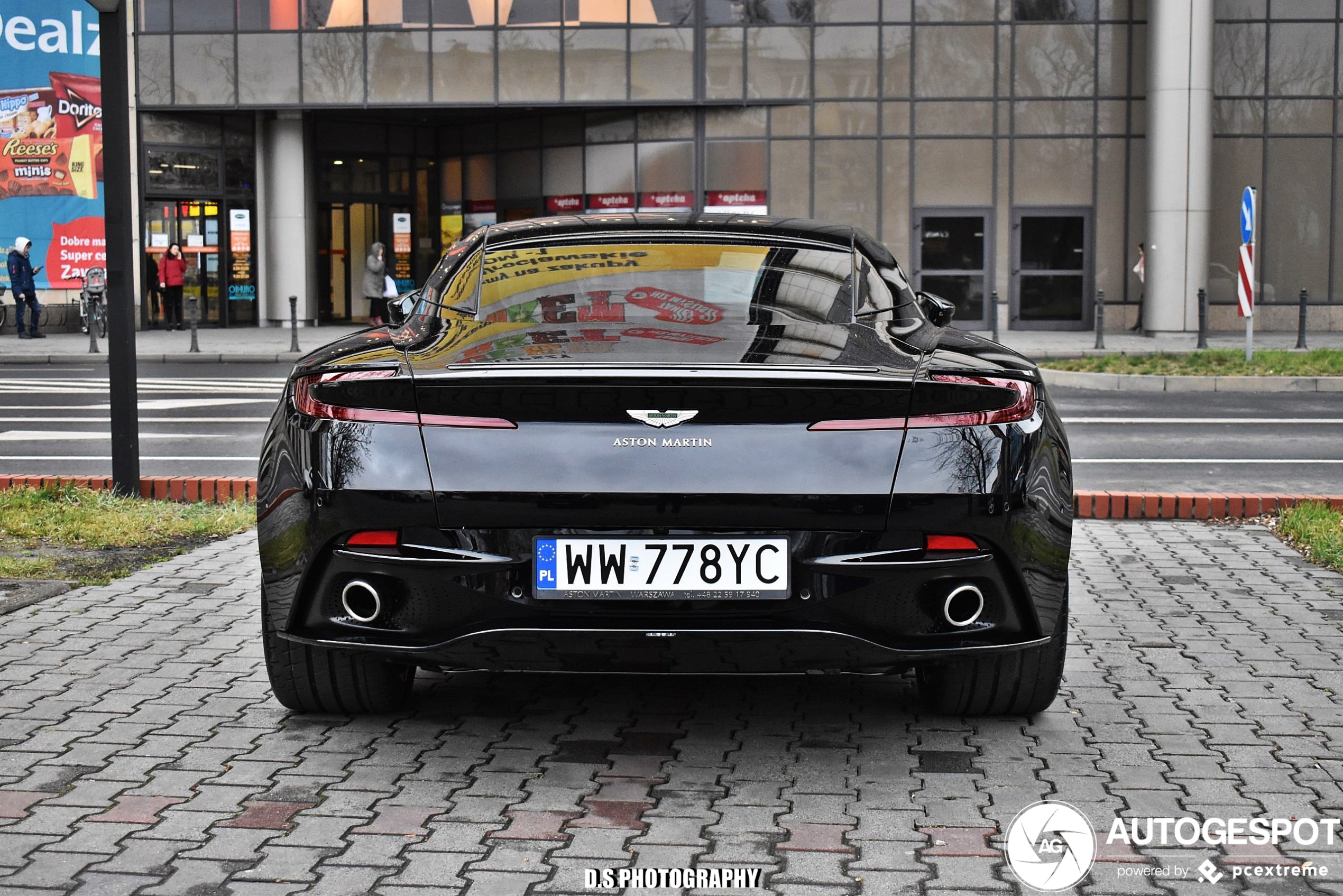 Aston Martin DB11