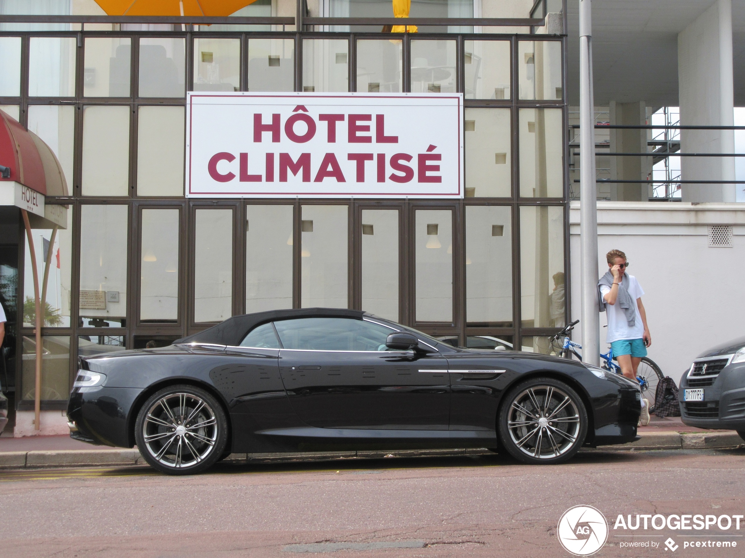 Aston Martin Virage Volante 2011