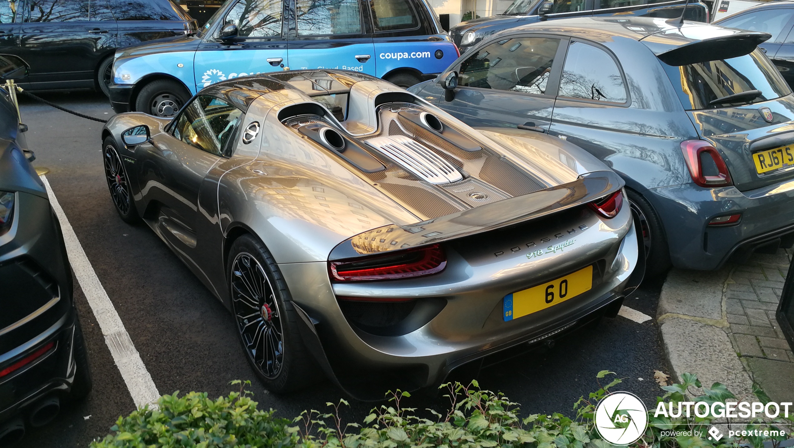 Porsche 918 Spyder Weissach Package