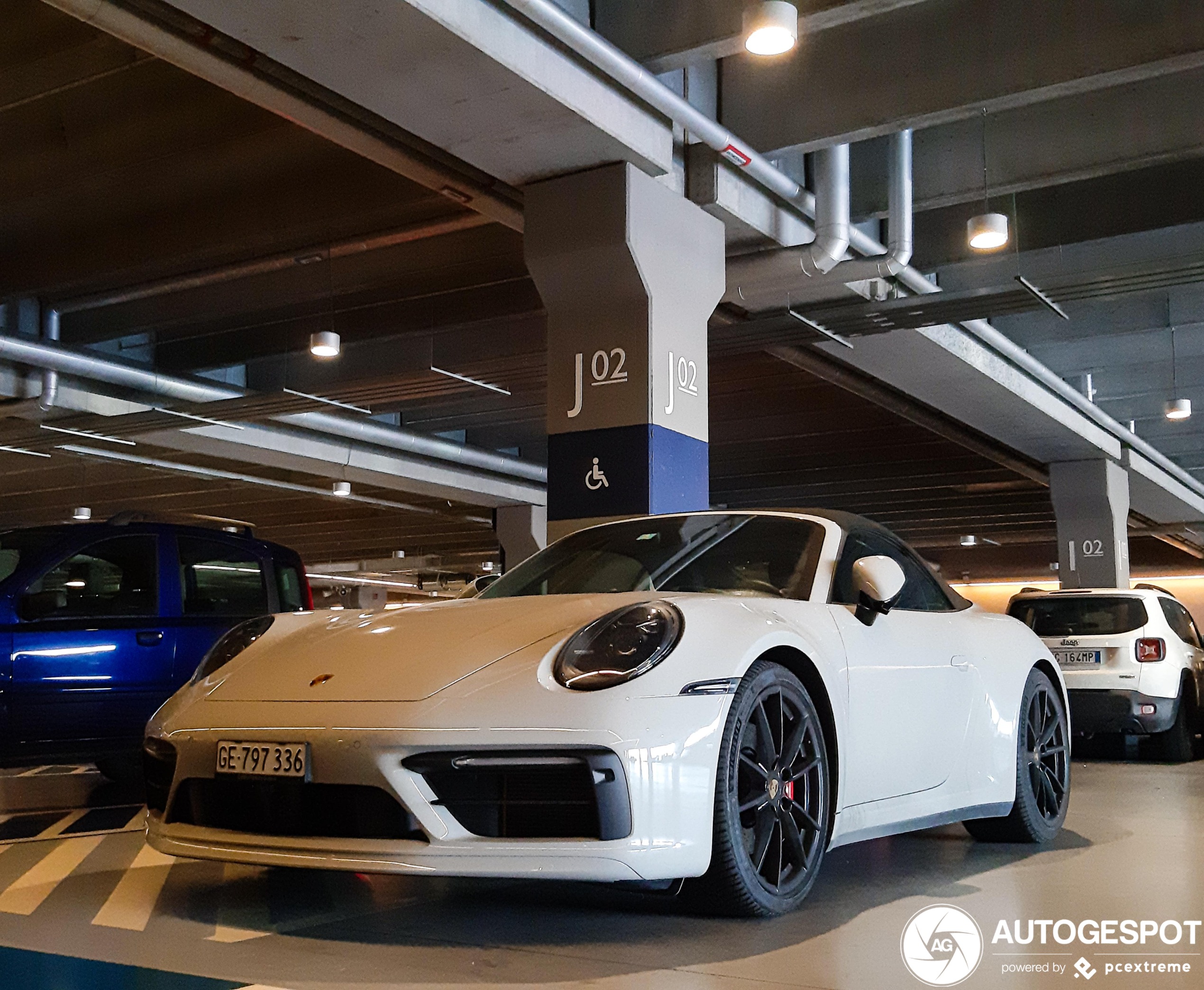 Porsche 992 Carrera 4S Cabriolet