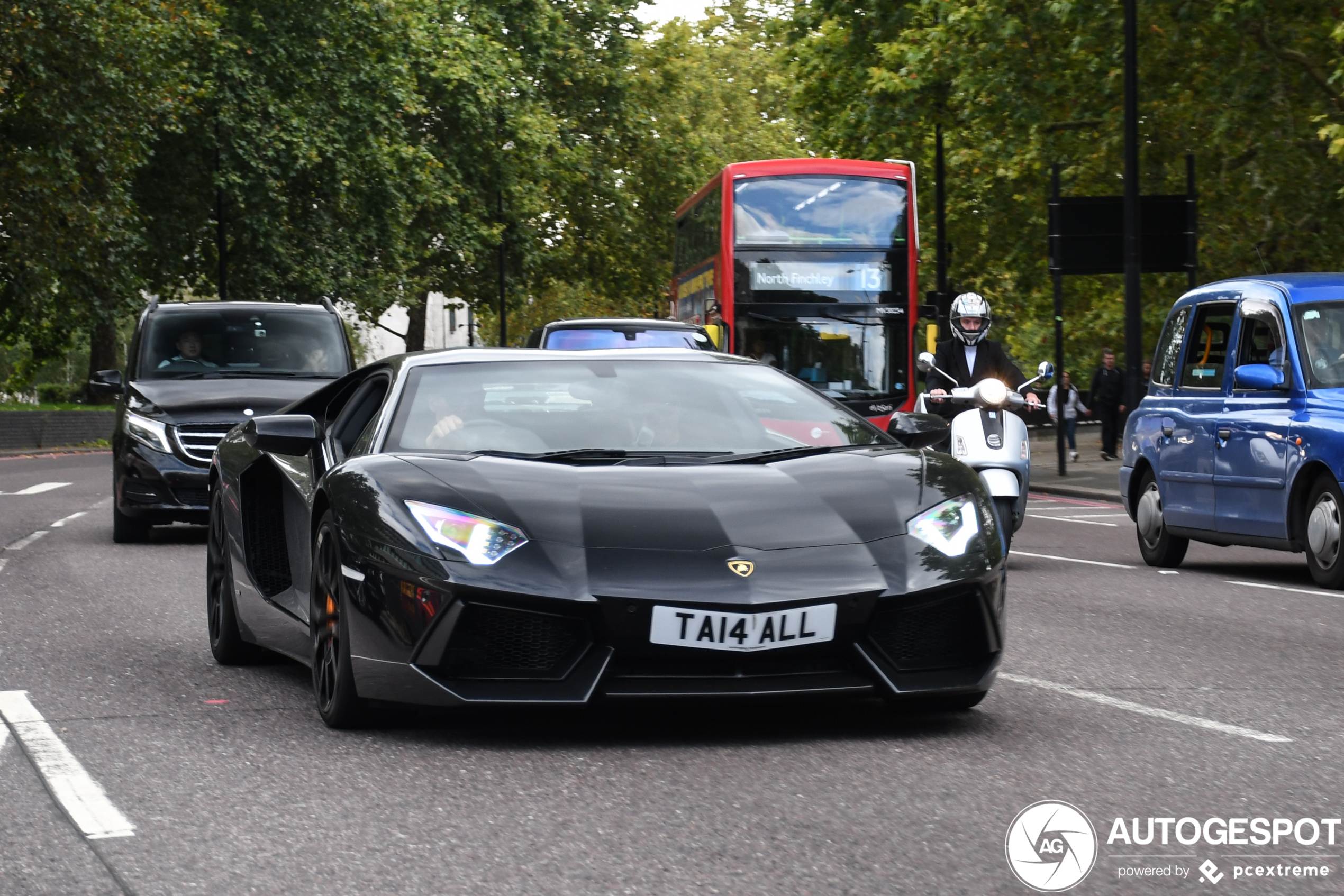 Lamborghini Aventador LP700-4