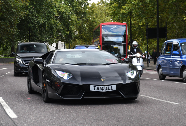 Lamborghini Aventador LP700-4