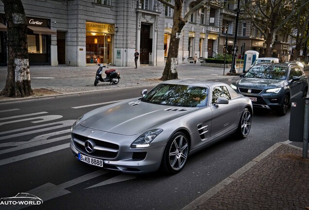 Mercedes-Benz SLS AMG