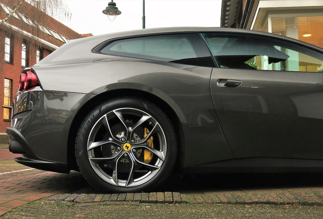 Ferrari GTC4Lusso T