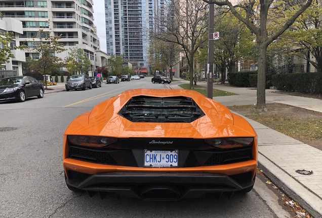 Lamborghini Aventador S LP740-4