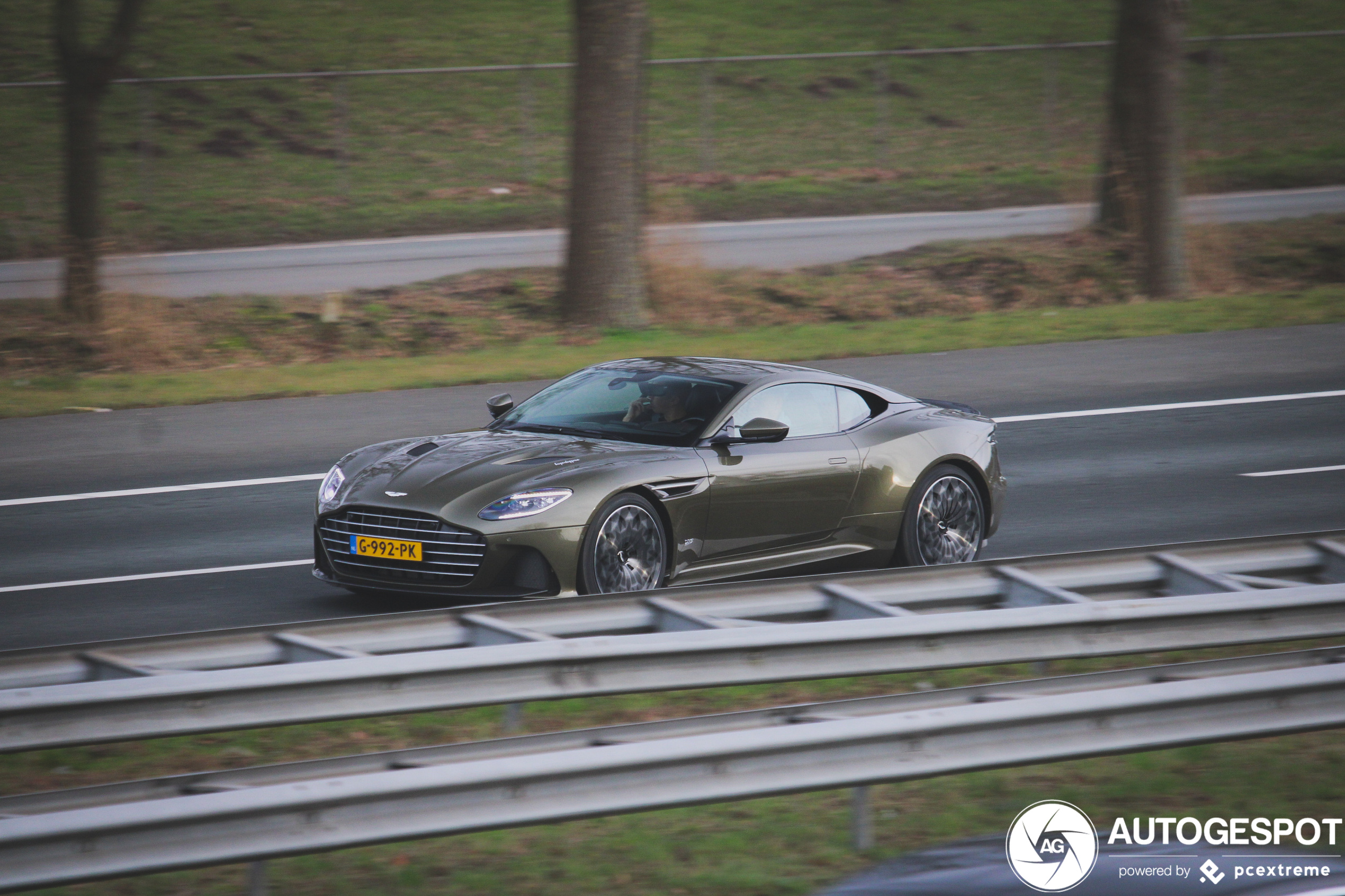 Primeur gespot; Aston Martin DBS Superleggera OHMSS Edition