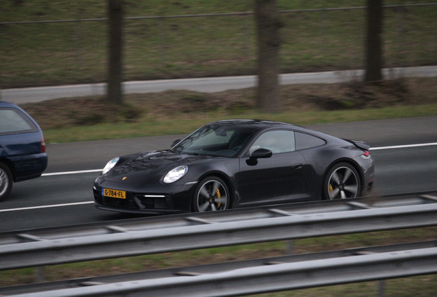 Porsche 992 Carrera 4S