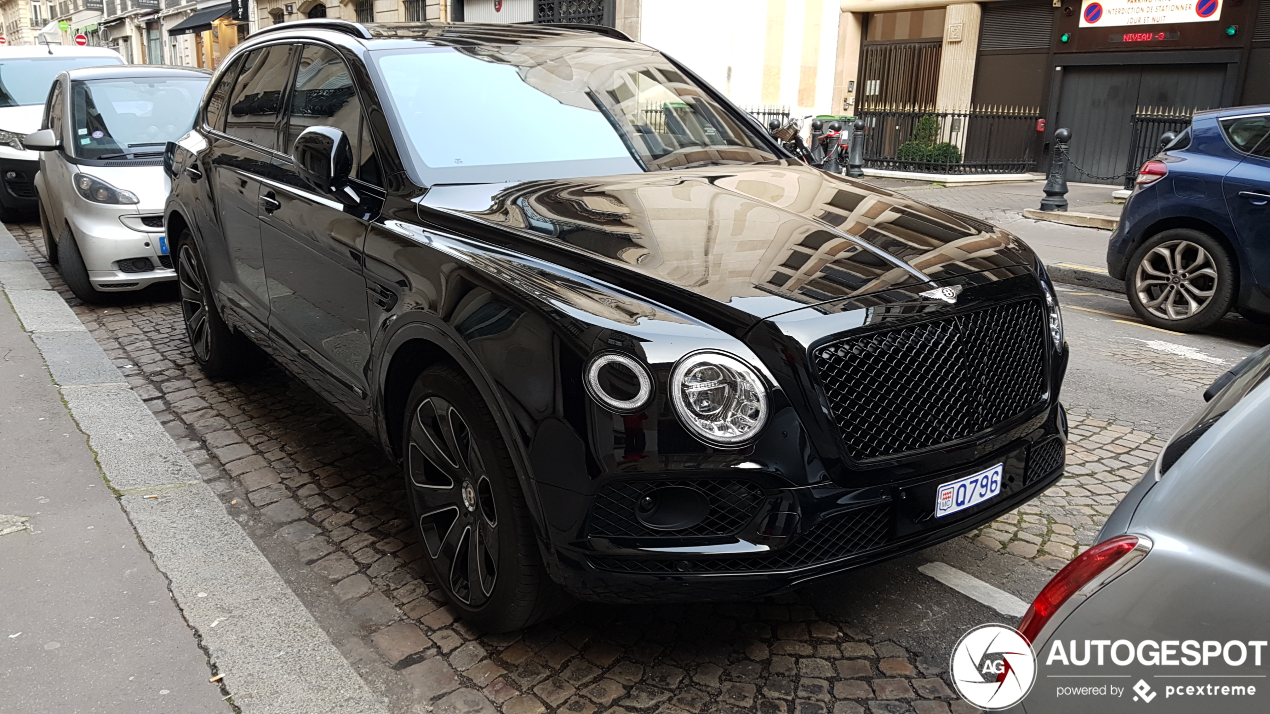 Bentley Bentayga V8 Design Series