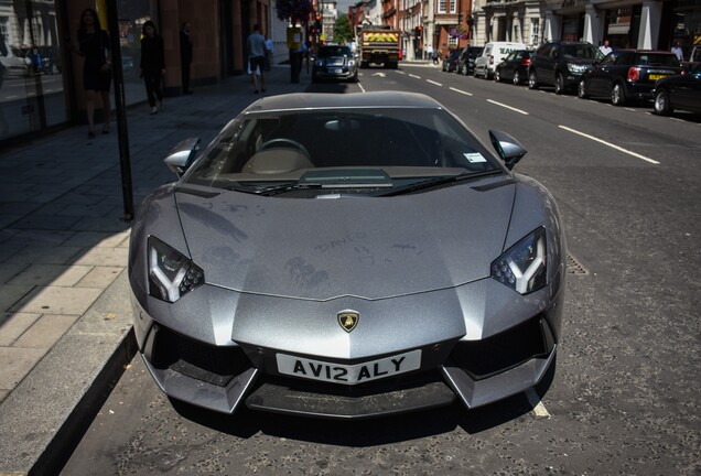 Lamborghini Aventador LP700-4