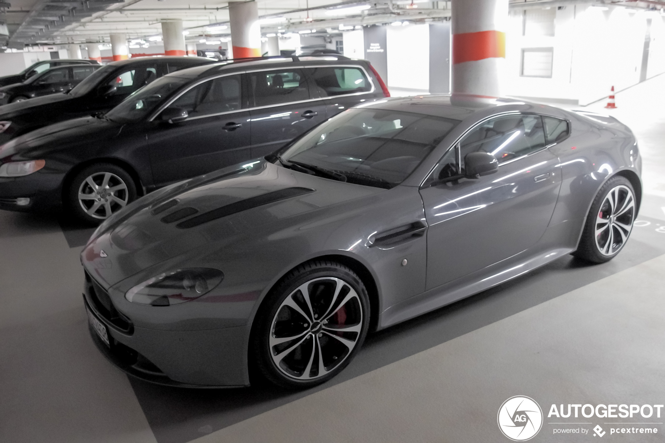 Aston Martin V12 Vantage S