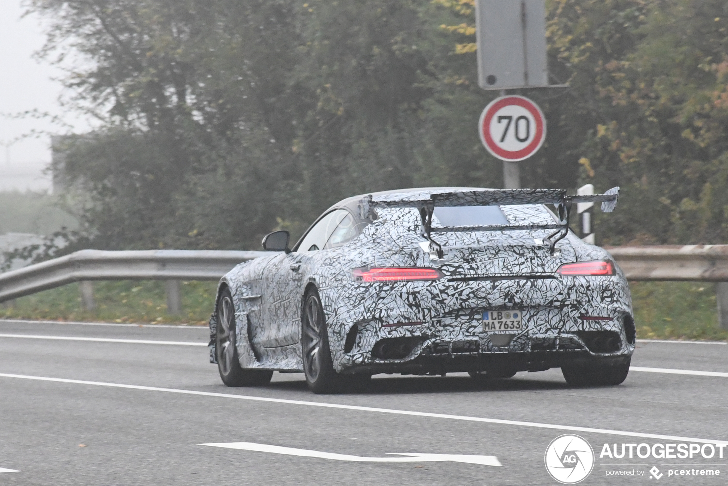整装待发：梅塞德斯-AMG GT R 黑系列