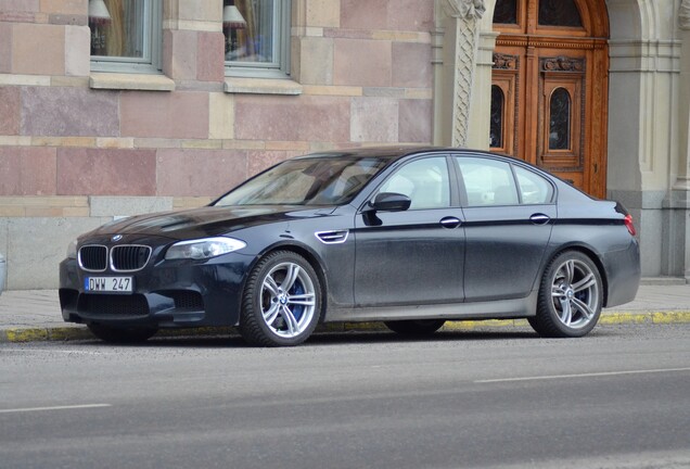 BMW M5 F10 2011