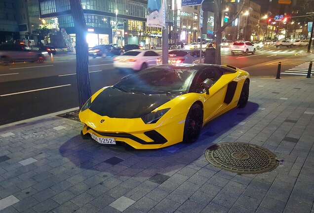 Lamborghini Aventador S LP740-4