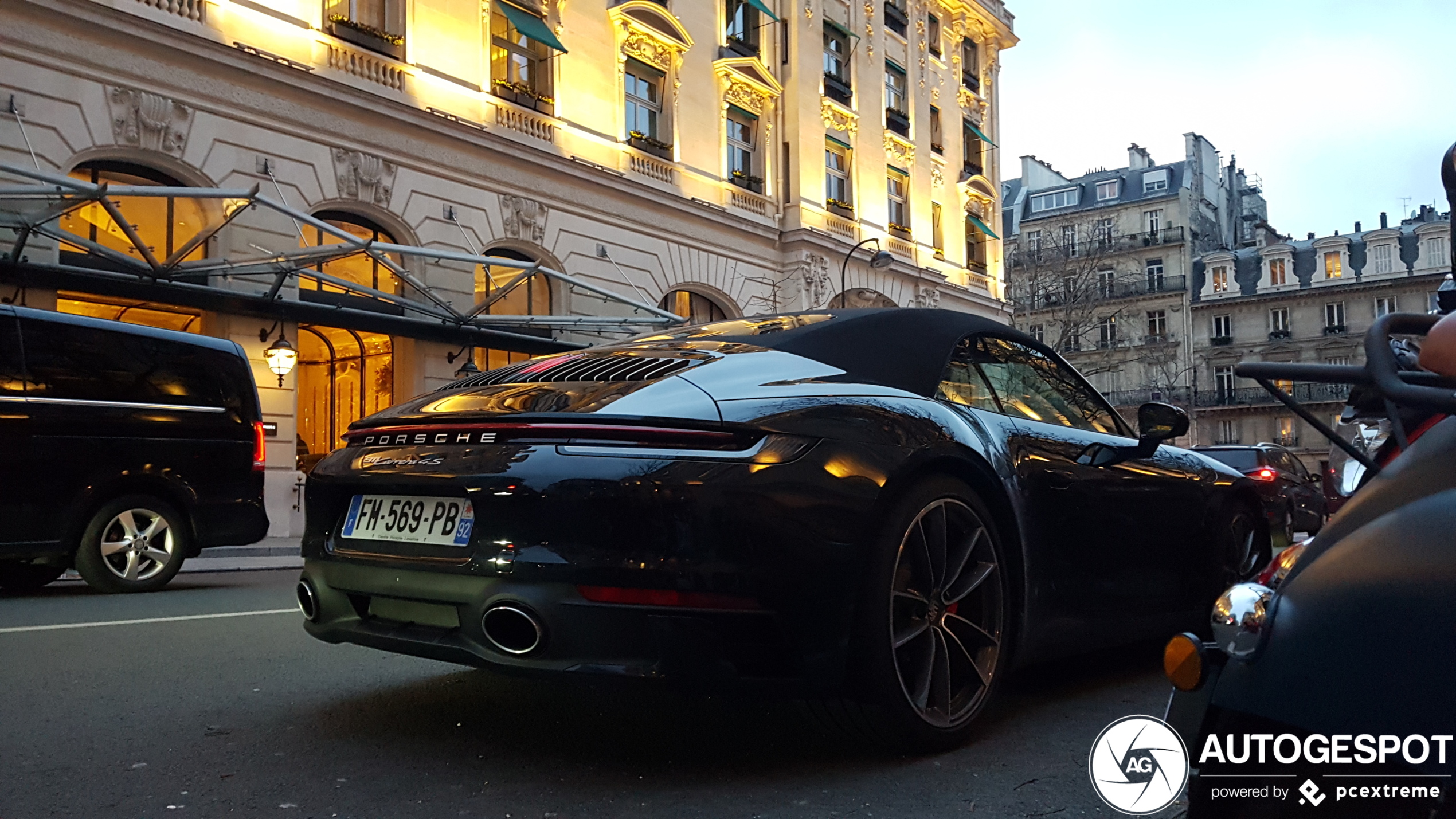 Porsche 992 Carrera 4S Cabriolet