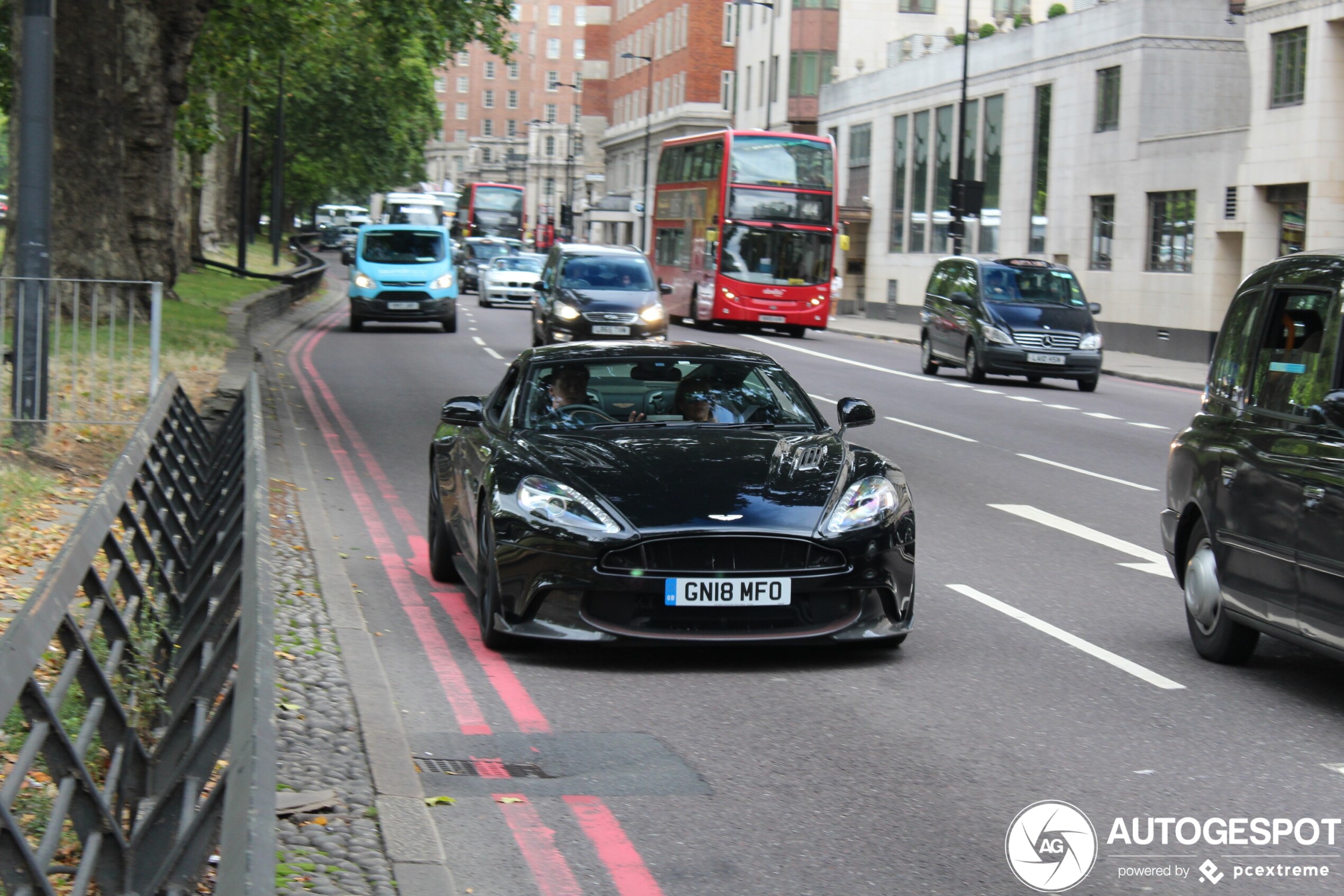 Aston Martin Vanquish S 2017