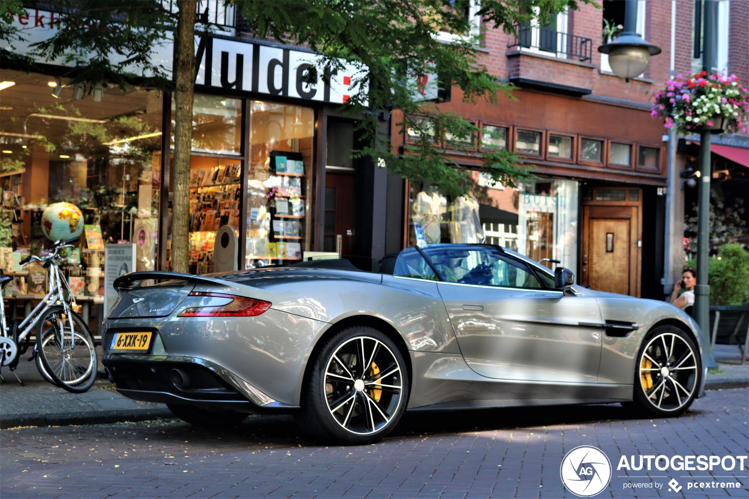 Aston Martin Vanquish Volante