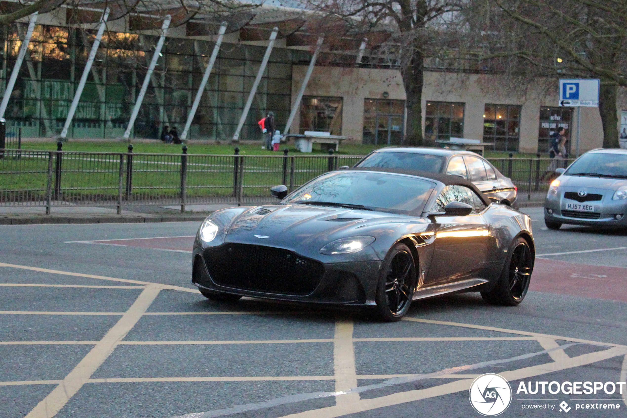 Aston Martin DBS Superleggera Volante