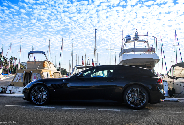 Ferrari GTC4Lusso T