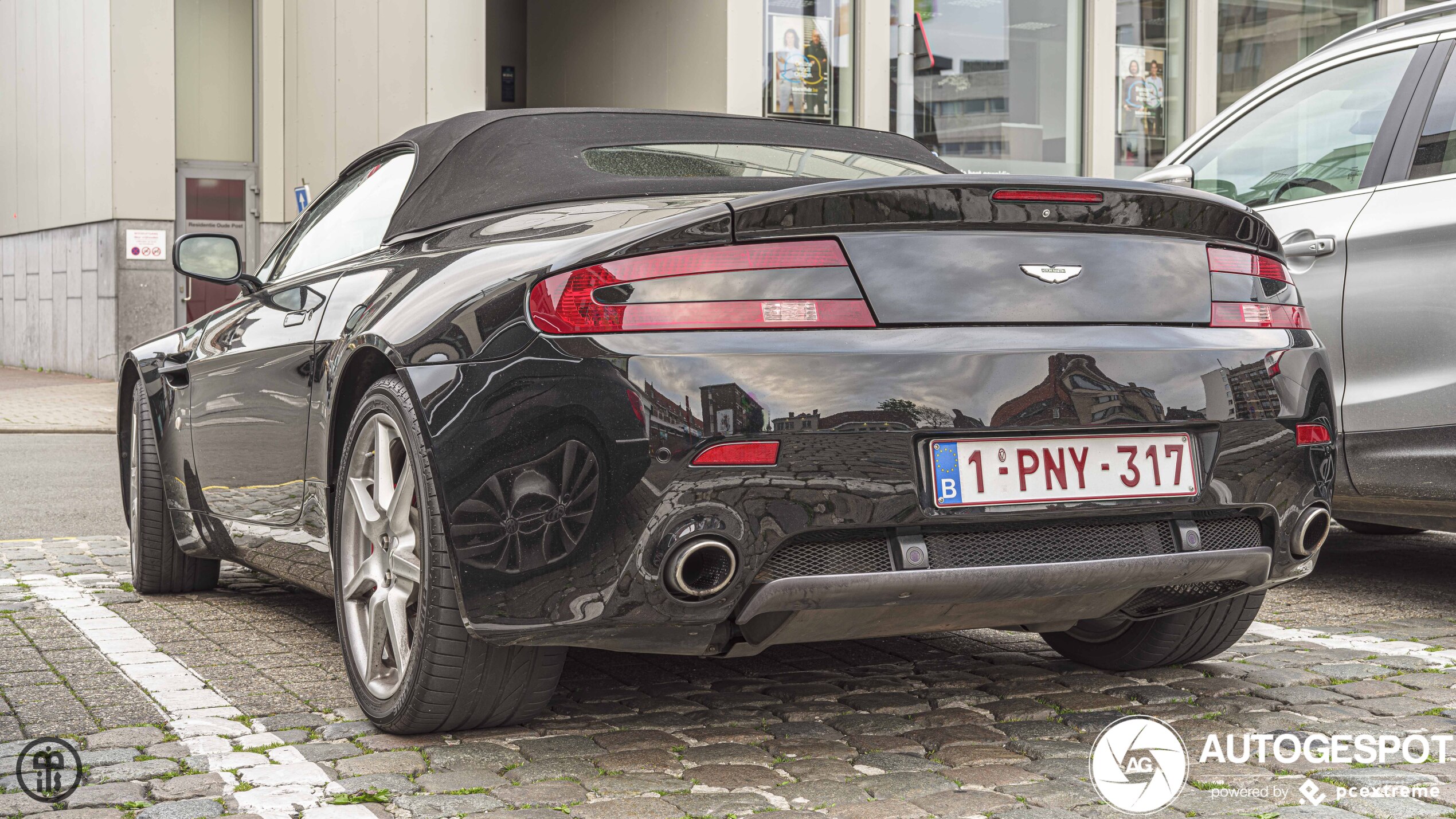 Aston Martin V8 Vantage Roadster