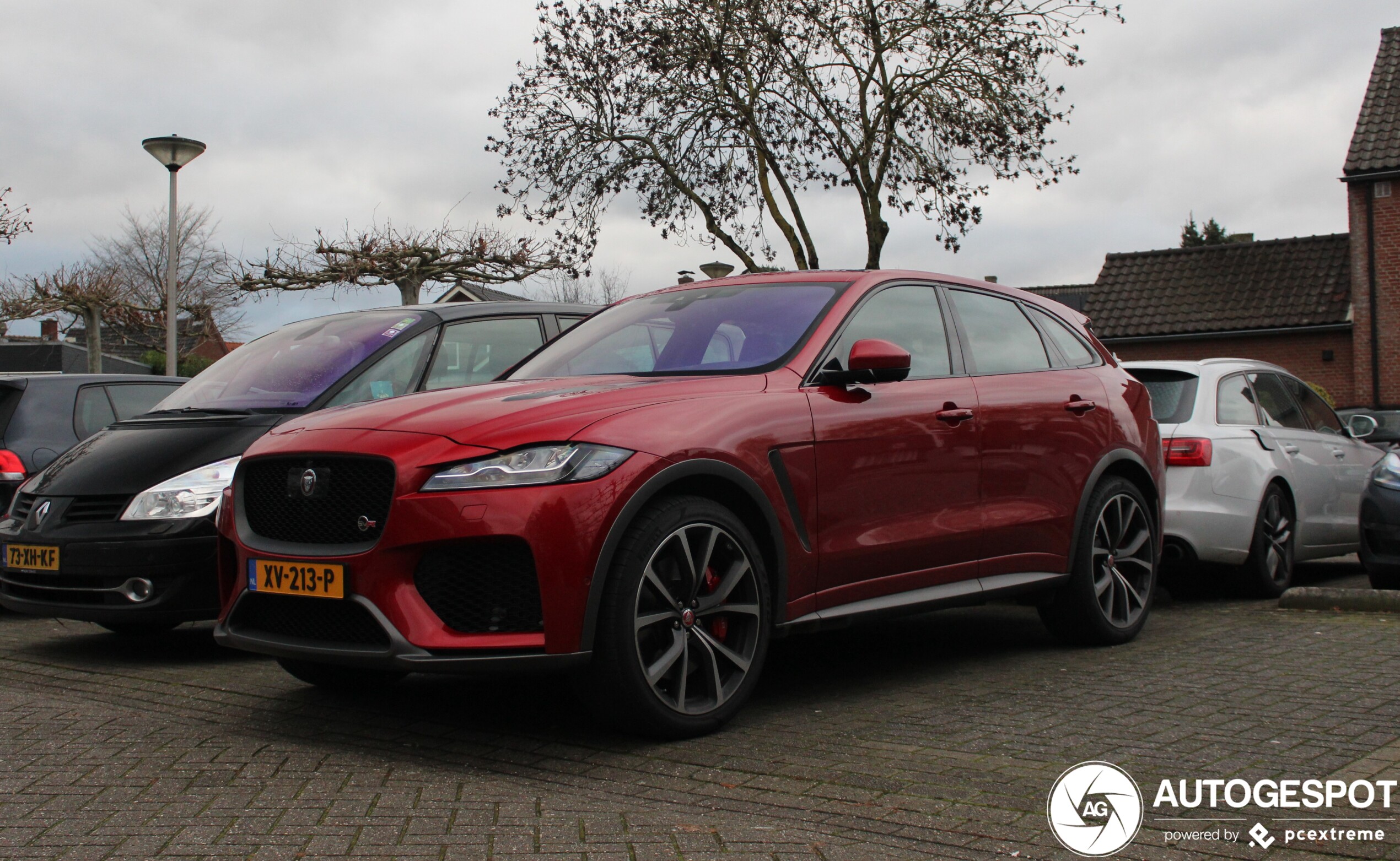 Jaguar F-PACE SVR